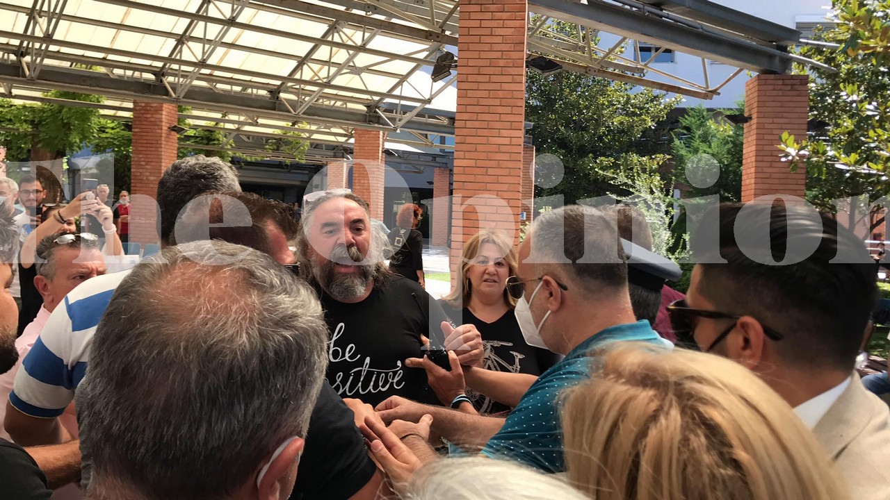 Με αποδοκιμασίες η άφιξη της Μίνας Γκάγκα στο Παπαγεωργίου (ΦΩΤΟ+VIDEO)