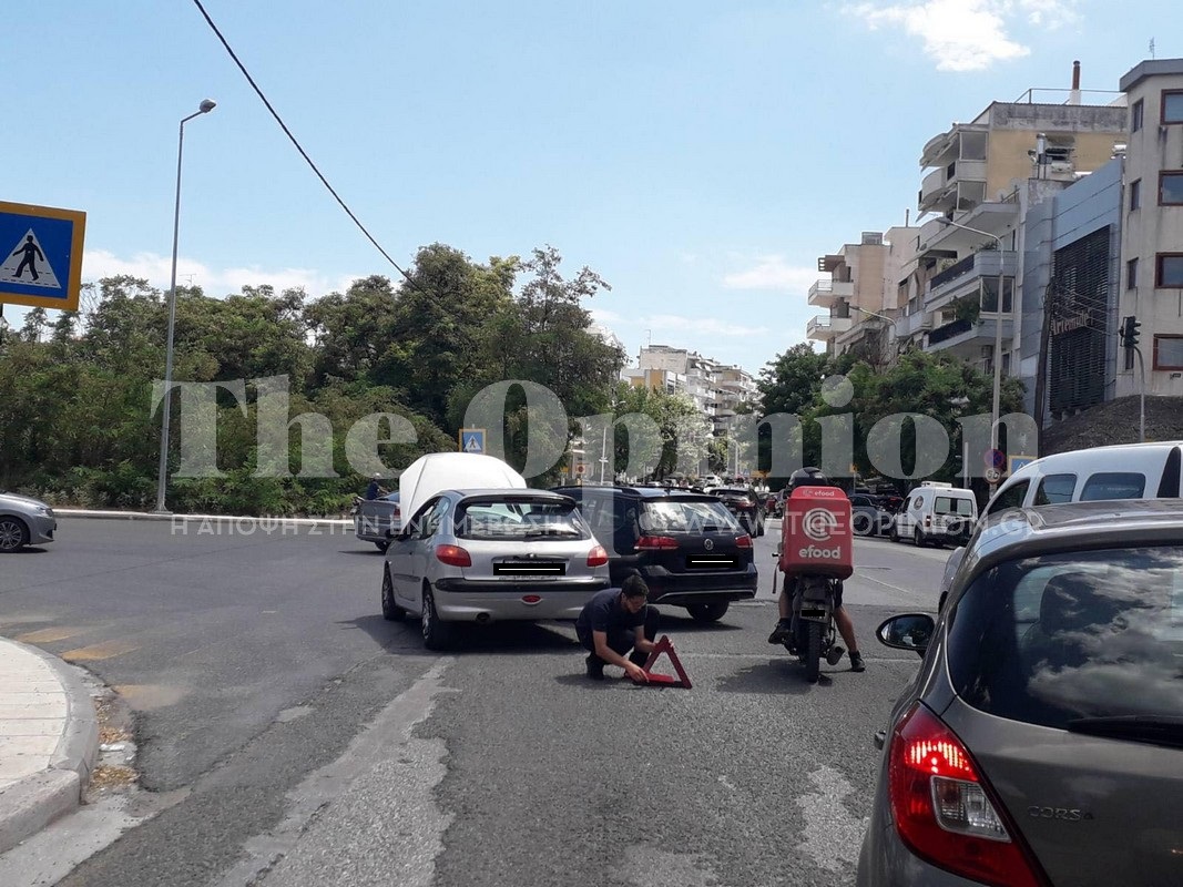 Τροχαίο ατύχημα με δύο οχήματα στην Καλαμαριά (ΦΩΤΟ)