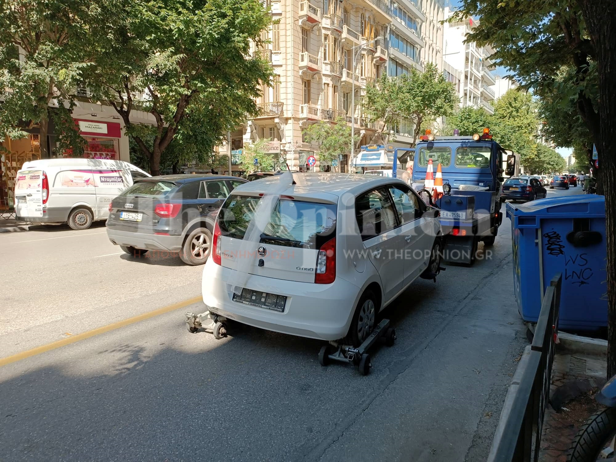 Γερανός σήκωσε νυφιάτικο αυτοκίνητο στη Τσιμισκή (ΦΩΤΟ+VIDEO)