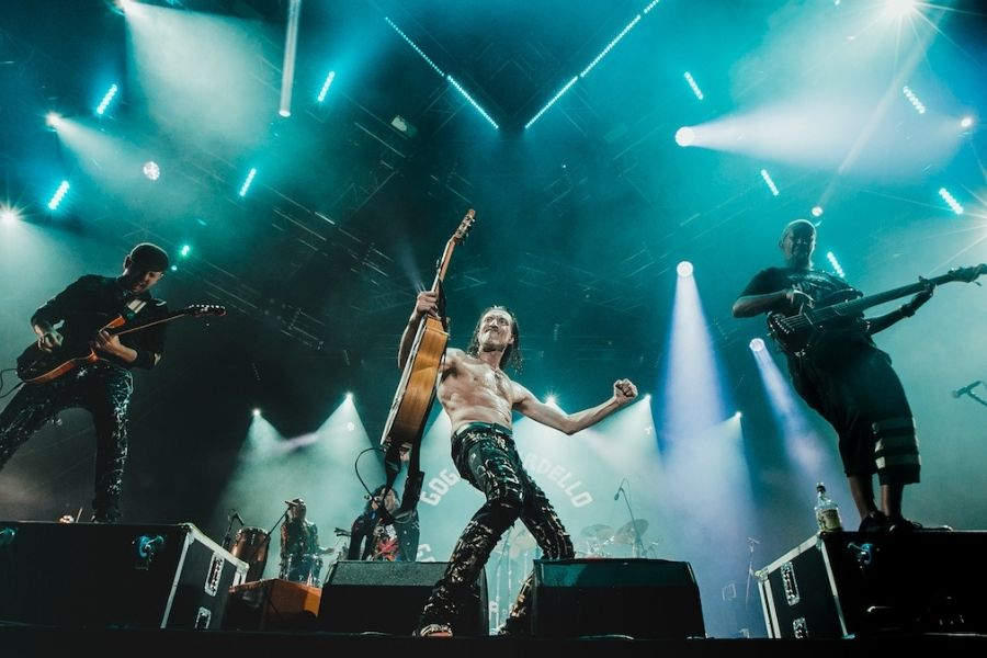 Οι Gogol Bordello έφτασαν Θεσσαλονίκη και το απολαμβάνουν (video)