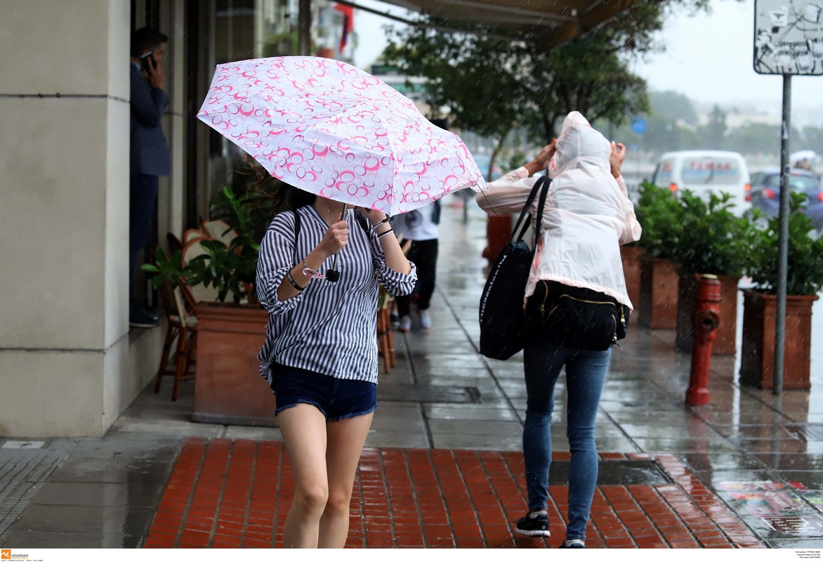 Συστάσεις Πολιτικής Προστασίας για την «EVA»: «Μην αγγίζετε σωλήνες, αποσυνδέστε τηλεοράσεις»