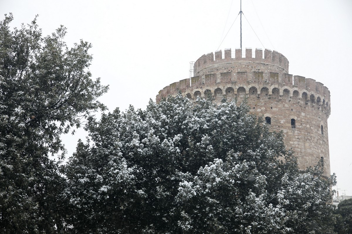 Καιρός: Ψυχρή εισβολή από τα Βαλκάνια προ των πυλών – Χιόνια και στη Θεσσαλονίκη