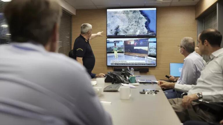 Μητσοτάκης: Στο κέντρο υπηρεσιών για ενημέρωση για τις φωτιές