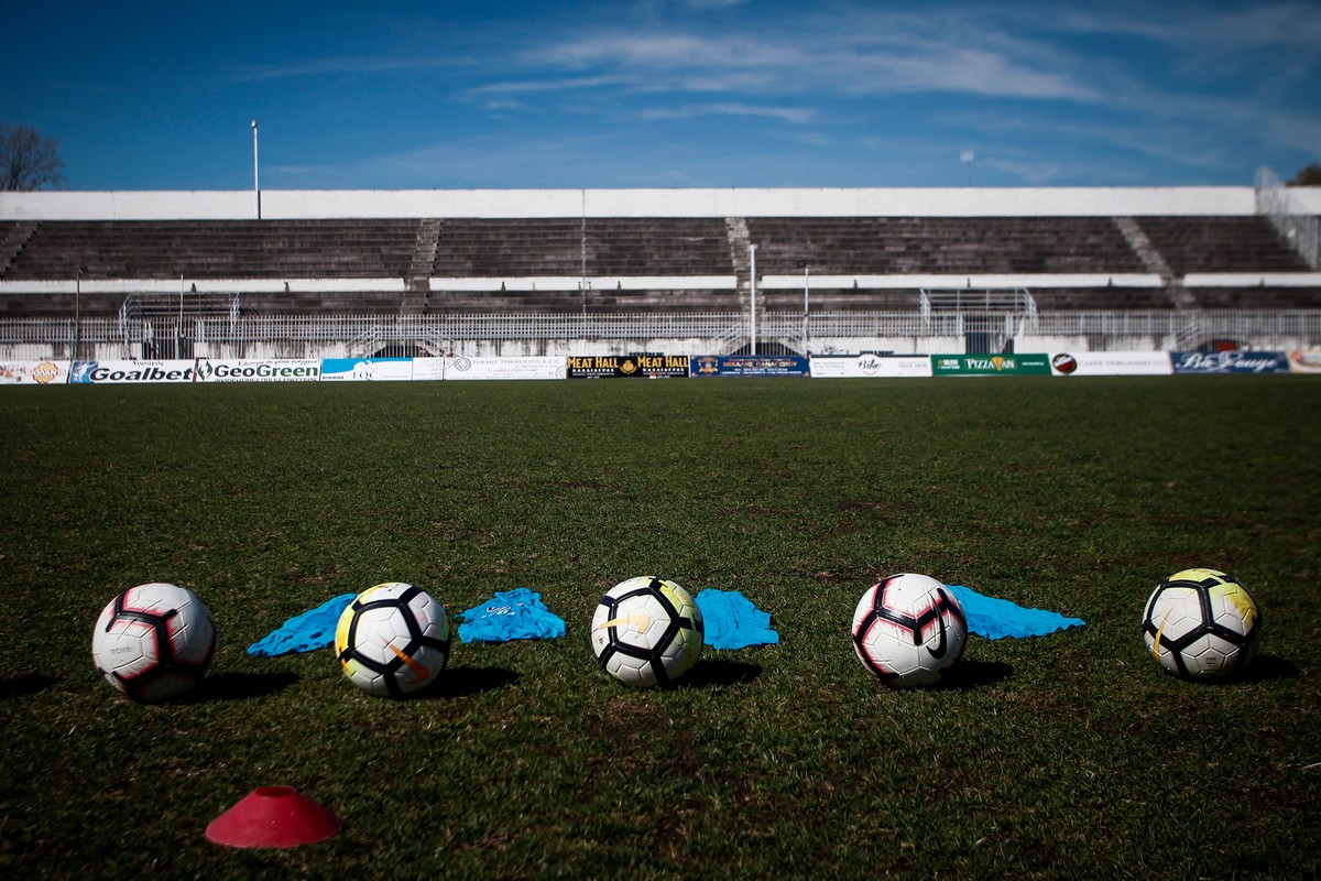 Η διάλυση αθλητικών σωματείων, το σταμάτημα άθλησης για χιλιάδες νέα παιδιά …..είναι υπόθεση που μας αφορά όλους!