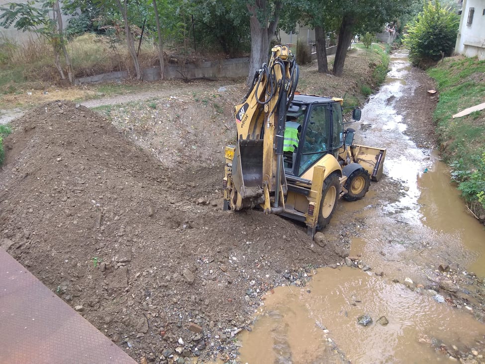 «Μπάζωσε και χτίσε νόμιμα μέσα στα ρέματα» – Ο νέος κτιριοδομικός κανονισμός καταργεί τα ρέματα;