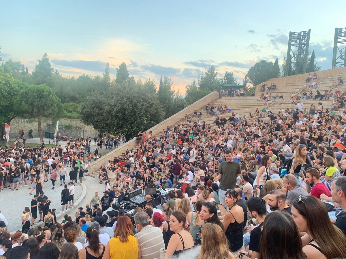 Στους ήχους του Θανάση Παπακωνσταντίνου απόψε η Θεσσαλονίκη (ΦΩΤΟ)