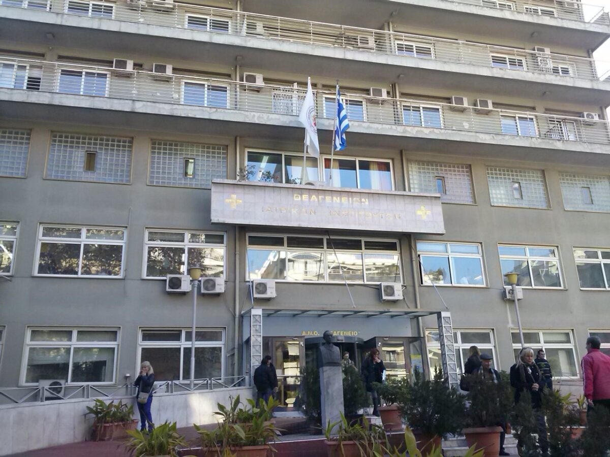 Θεαγένειο: Εισαγγελική έρευνα για τον ξαπλωμένο σε καρέκλες ασθενή