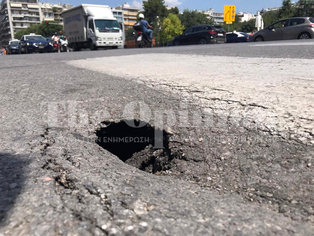 Θεσσαλονίκη: «Παγίδα» για πεζούς και οδηγούς σε κεντρική διάβαση στην Αριστοτελους (ΦΩΤΟ)