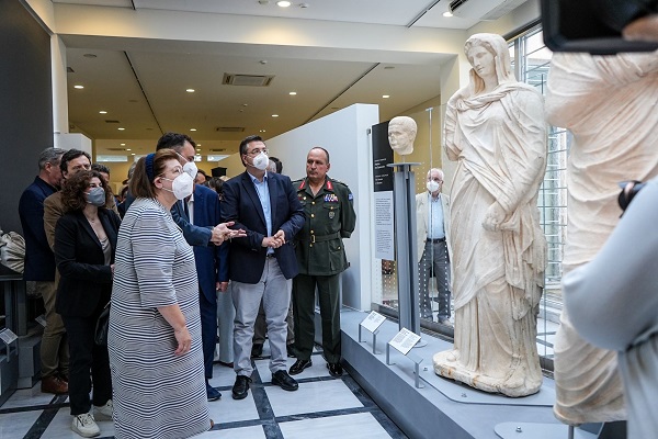 Στα εγκαίνια του σύγχρονου Αρχαιολογικού Μουσείου Χαλκιδικής βρέθηκαν Τζιτζικώστας και Μενδώνη