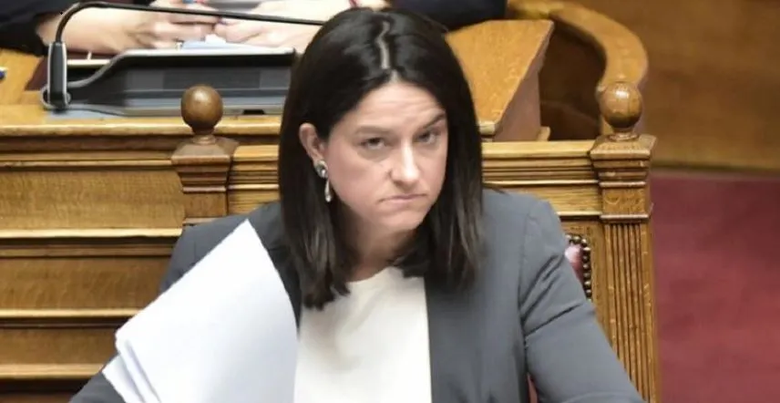 Ο Βερναρδάκης ζητά συγνώμη για το βίντεο – Η Κεραμέως κάνει λόγο για «δολοφονία χαρακτήρα»