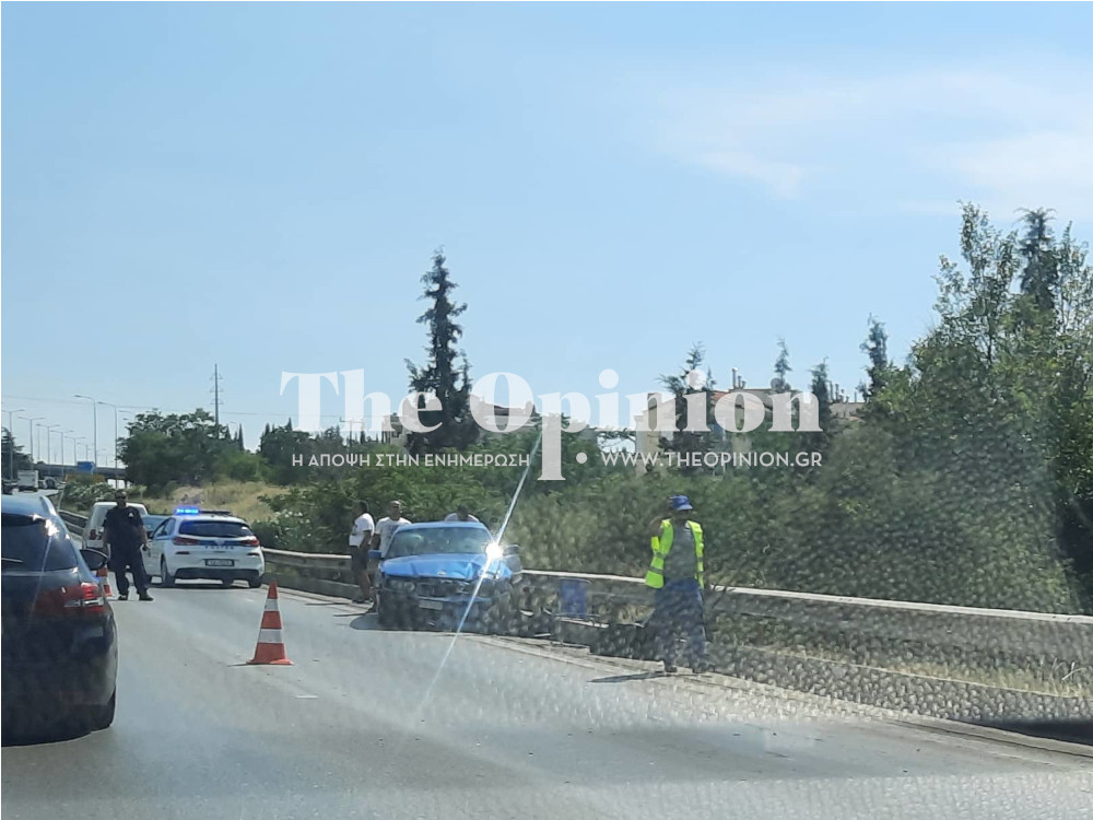 Θεσσαλονίκη: Ατύχημα λίγο πριν το τούνελ – Φράκαρε η περιφερειακή  (ΦΩΤΟ)