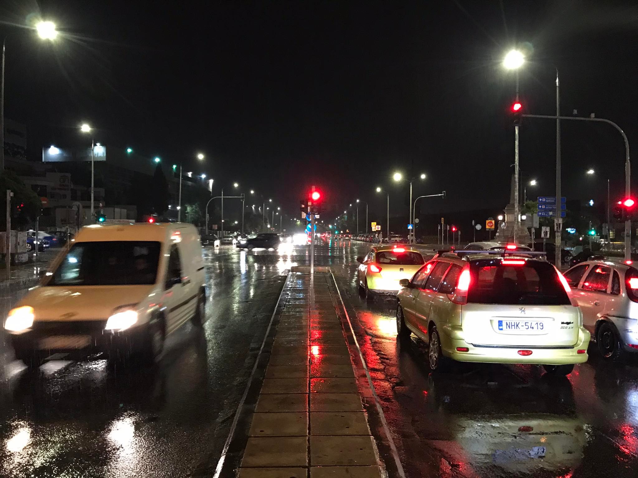 Ήπια βροχόπτωση στο κέντρο Θεσσαλονίκης – Κανένα πρόβλημα μέχρι στιγμής(ΦΩΤΟ+ΒΙΝΤΕΟ)