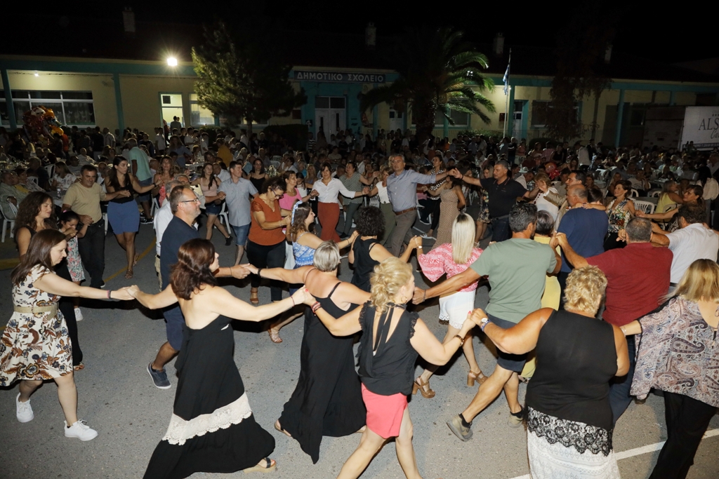 Δήμος Ωραιοκάστρου: Εκατοντάδες πολίτες γλέντησαν με τα Χάλκινα στον Πεντάλοφο (ΦΩΤΟ)