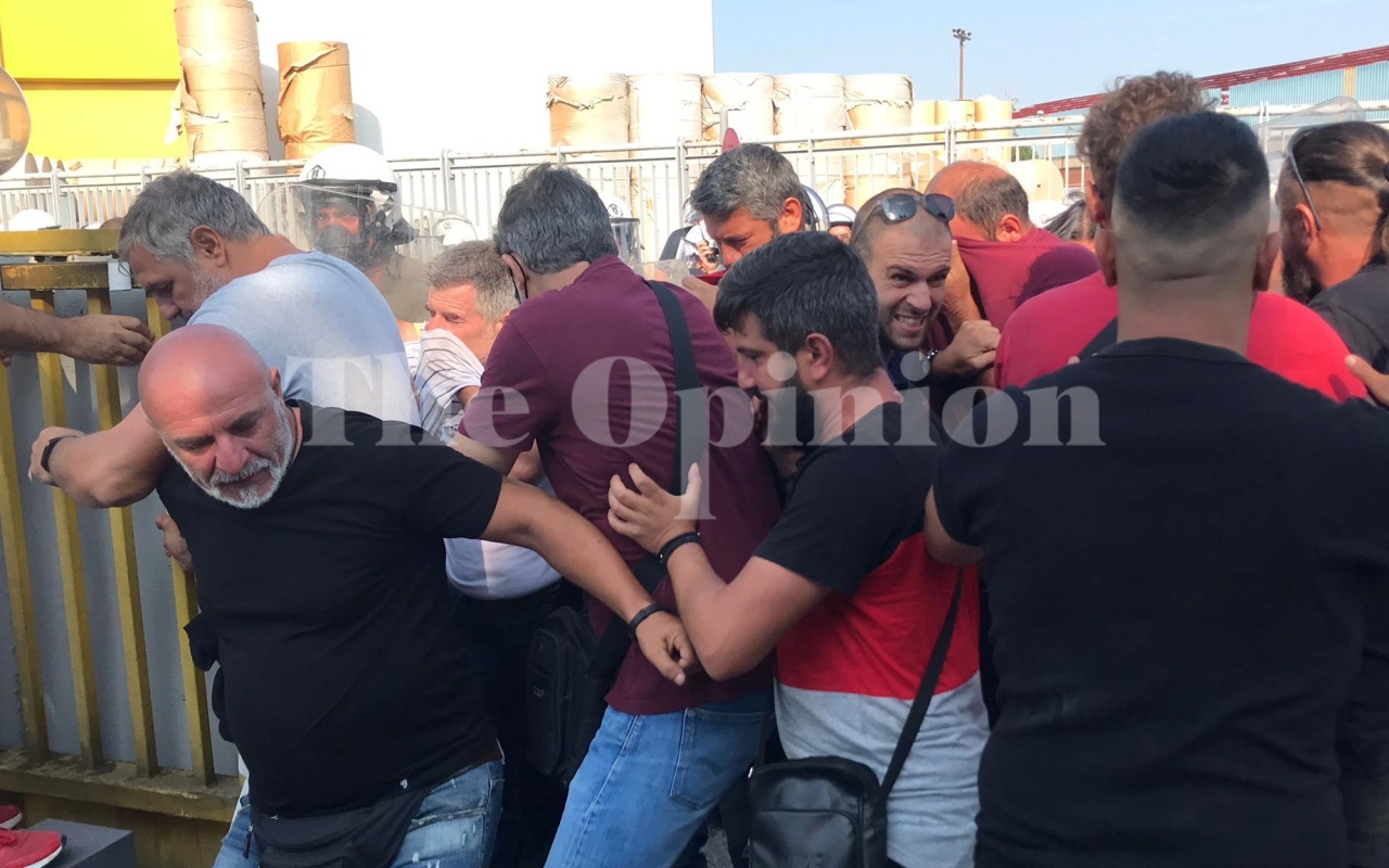 Επέμβαση των ΜΑΤ στη Μαλαματίνα – Ένταση και χημικά (ΦΩΤΟ+VIDEO)