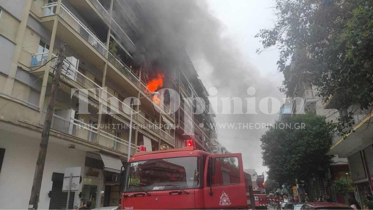 Πυρκαγιά σε διαμέρισμα στη Μπότσαρη: Στο νοσοκομείο ηλικιωμένη-Απεγκλωβίστηκαν 4 άτομα (ΦΩΤΟ+VIDEO)