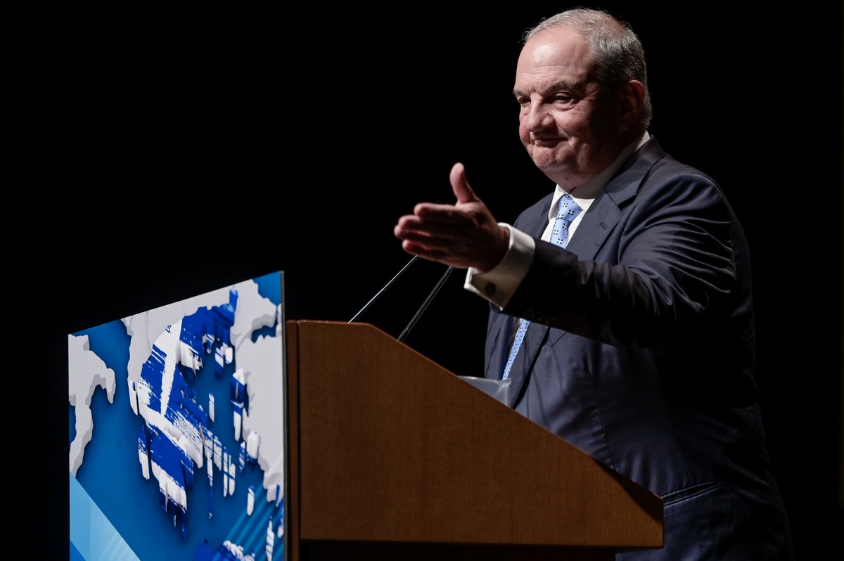 «Φως, άπλετο φώς!» Ηχηρή παρέμβαση Καραμανλή και μηνύματα στο Μαξίμου για το σκάνδαλο των παρακολουθήσεων