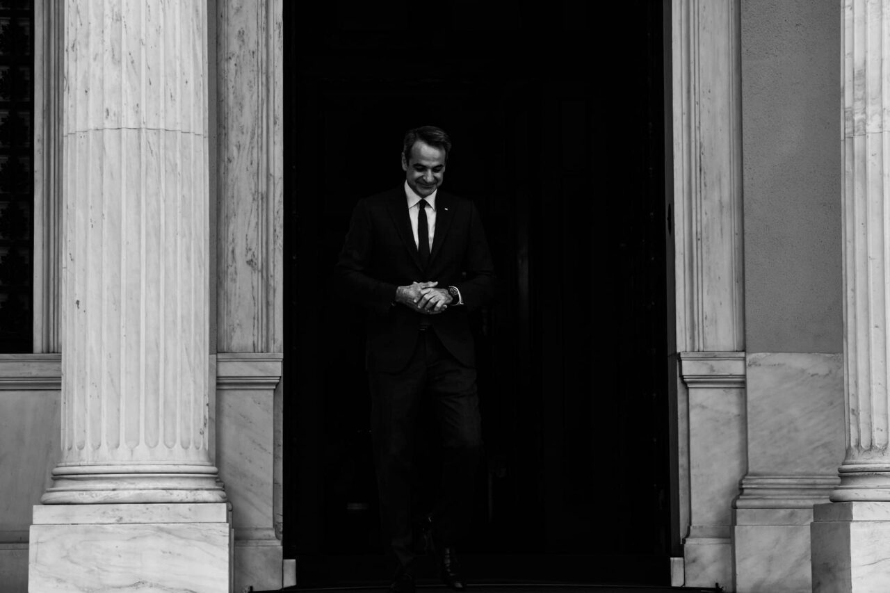 Στον «τοίχο» η κυβέρνηση για τις παρακολουθήσεις – Το πρώτο νοκ ντάουν της αντιπολίτευσης