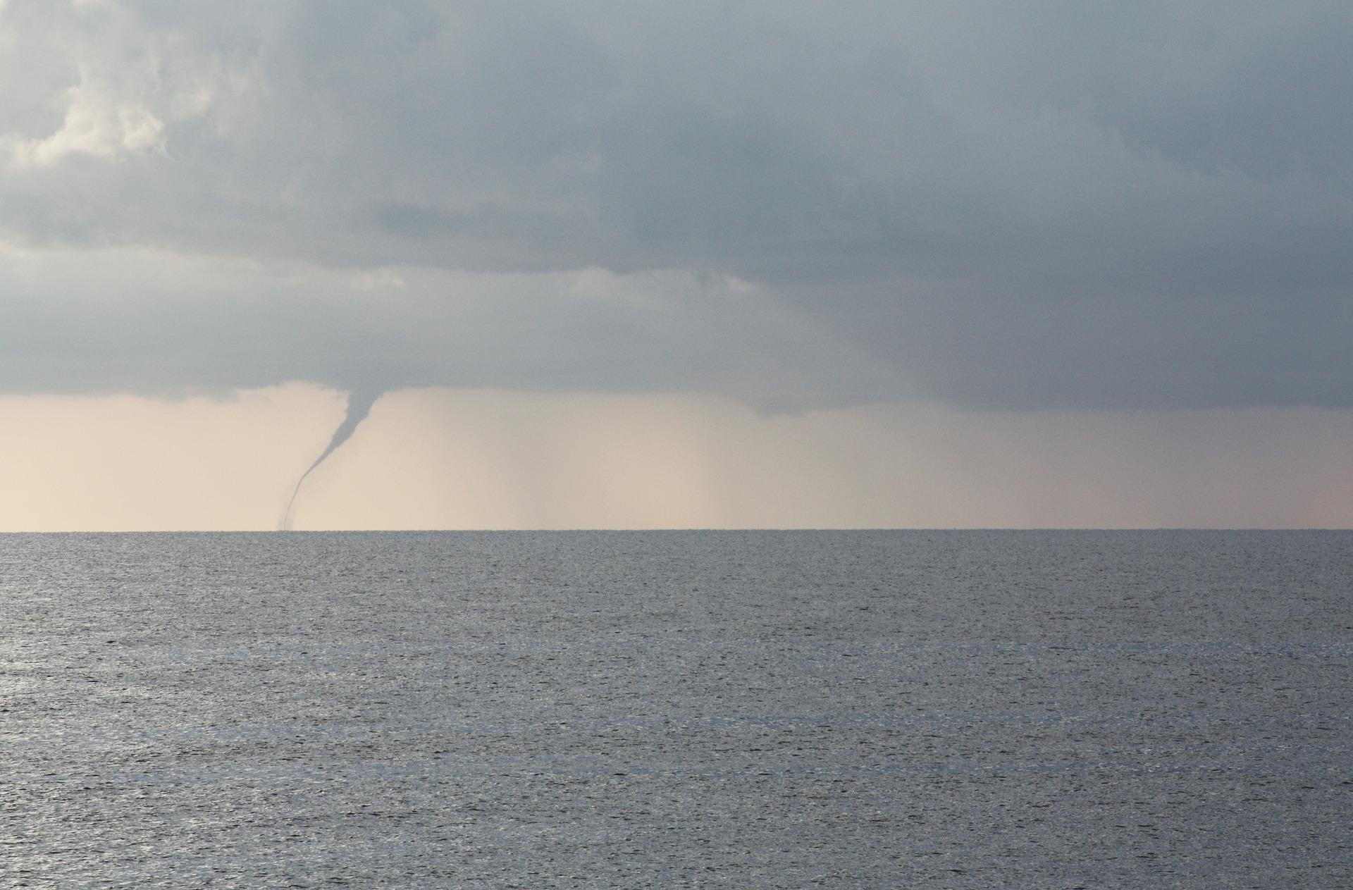 Χαλκιδική: Υδροστρόβιλος εμφανίστηκε στο Άγιον Όρος (ΒΙΝΤΕΟ)