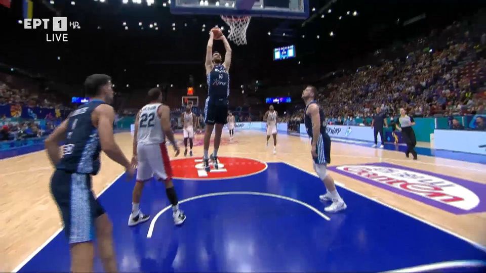 O Παπαγιάννης είναι εδώ! «Γκρέμισε» δύο φορές την μπασκέτα (ΒΙΝΤΕΟ)