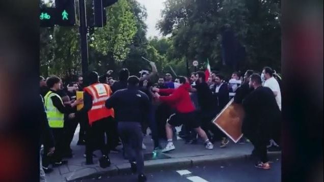Ιράν: Αιματηρές διαδηλώσεις – Πυροβολούν εν ψυχρώ οι αστυνομικοί (ΒΙΝΤΕΟ)
