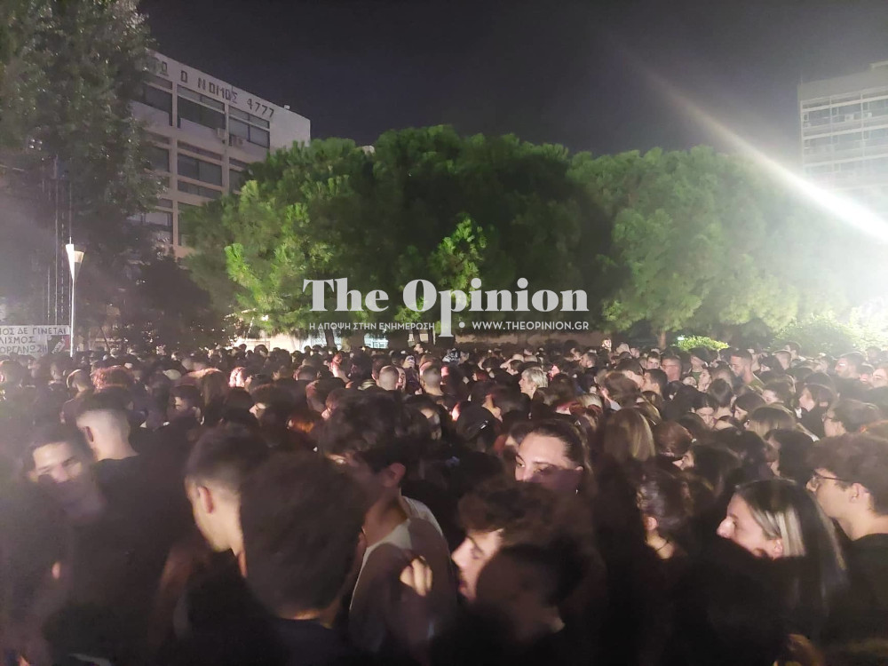 Χιλιάδες κόσμου στο ΑΠΘ για Θανάση – Στέλνει μήνυμα κατά της Πανεπιστημιακής Αστυνομίας (ΦΩΤΟ)