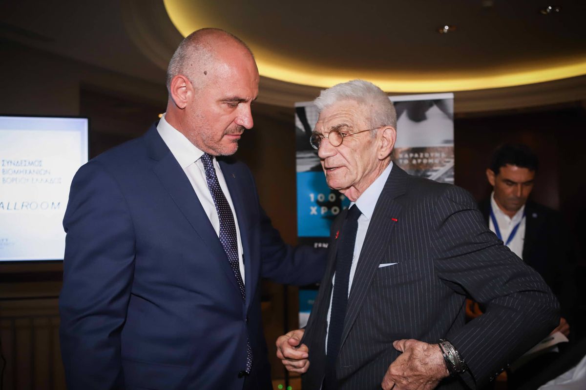 Άνοιξε ο δρόμος…