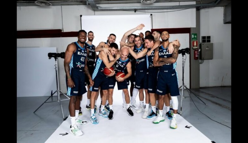 Εθνική Μπάσκετ: Χαλαρές στιγμές στην φωτογράφηση πριν το τζάμπολ (Video)