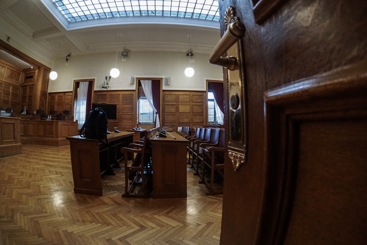 παρακολουθήσεις,