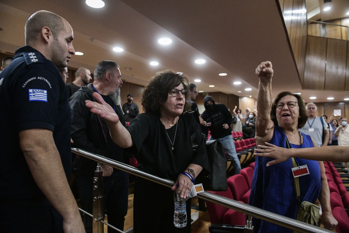 Δική Χρυσής Αυγής: Με ενστάσεις και εντάσεις συνεχίζεται η διαδικασία