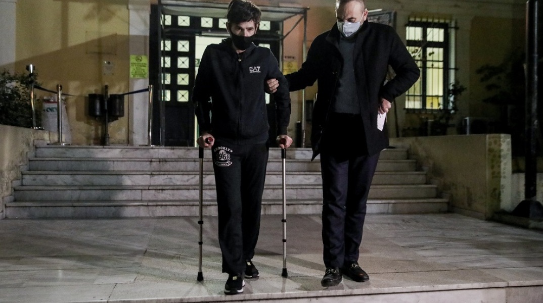 Μένιος Φουρθιώτης: Αρχίζει η δίκη για τον εμπρησμό στο σπίτι του