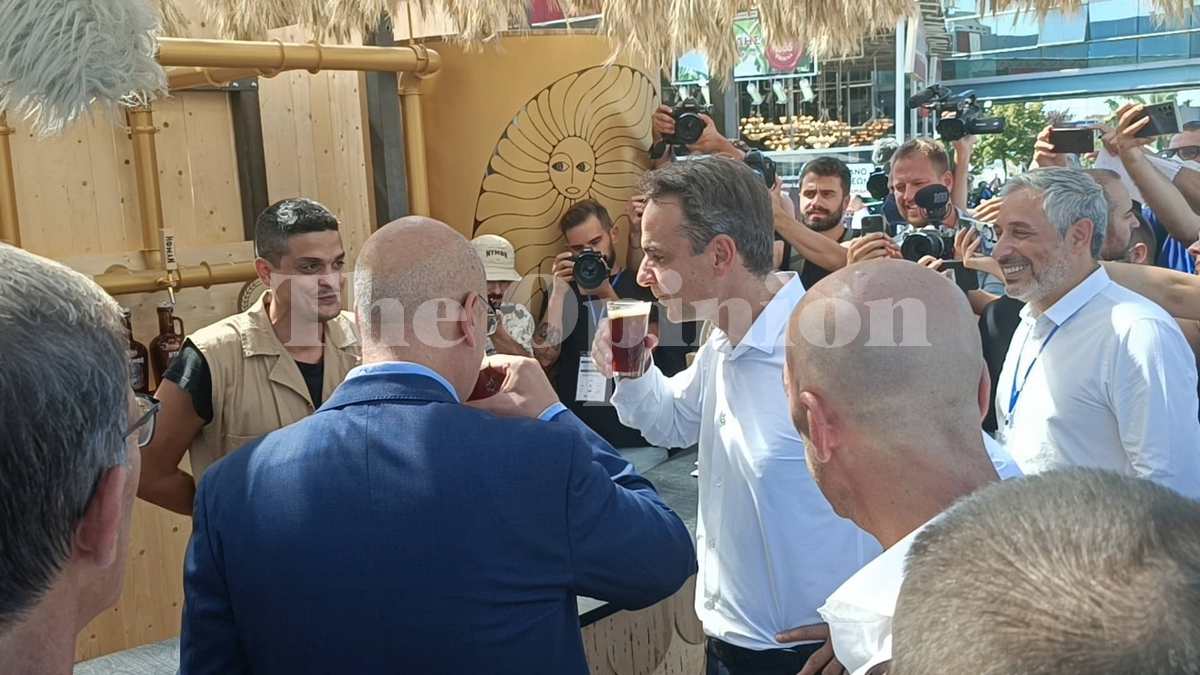 Μαύρη μπύρα ήπιε στη ΔΕΘ ο Μητσοτάκης (ΦΩΤΟ-BINTEO)