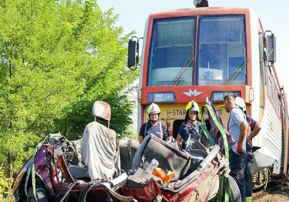Τραγωδία στην Ουγγαρία: Τρένο παρέσυρε αυτοκίνητο – Επτά νεκροί (Video)