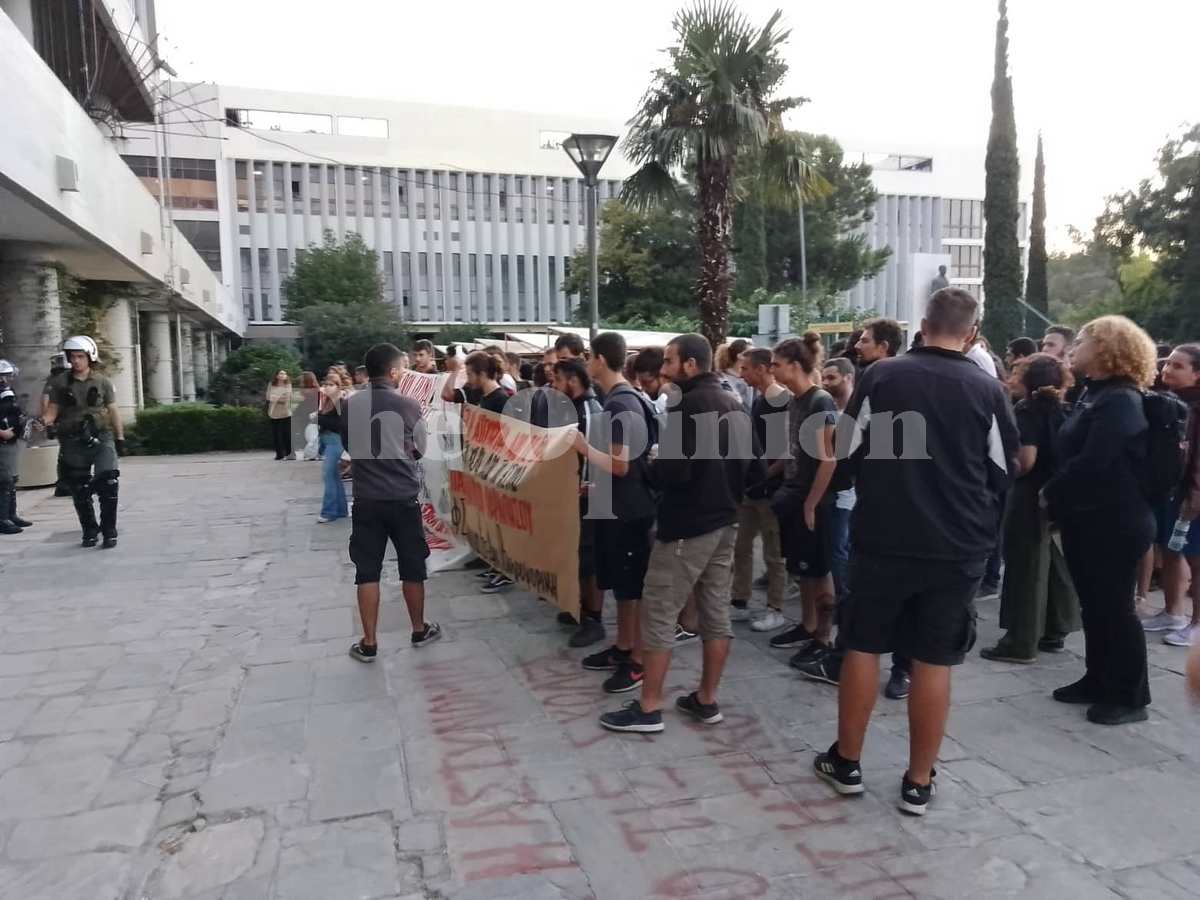 Κινητοποίηση φοιτητών στην πρυτανεία του ΑΠΘ εν αναμονή της ΟΠΠΙ (ΦΩΤΟ-VIDEO)