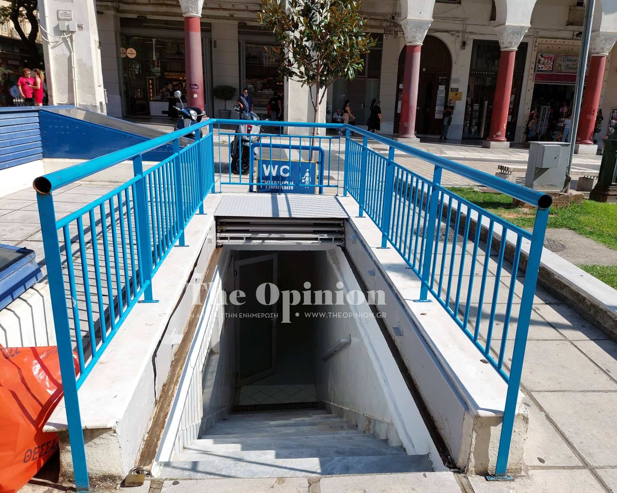 Γιατί άνοιξαν τώρα οι δημόσιες τουαλέτες στην Αριστοτέλους (ΦΩΤΟ)