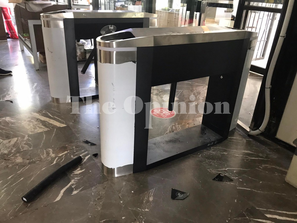 Έσπασαν τα τουρνικέ στην πρυτανεία του ΑΠΘ (ΦΩΤΟ & ΒΙΝΤΕΟ)