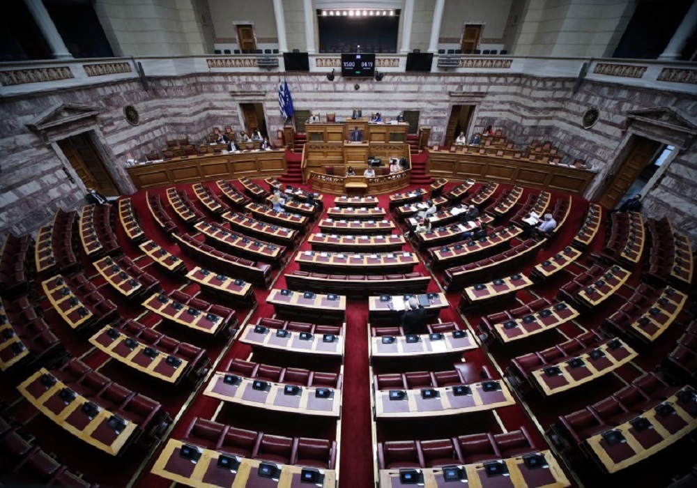 «Καραμπόλες» στις έδρες – Πως αλλάζει η Βουλή