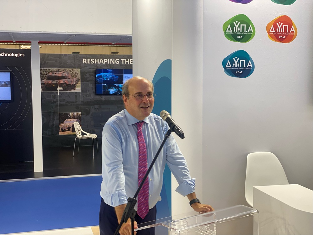 Χατζηδάκης: Ξεκινούν άμεσα 5 + 2 προγράμματα της ΔΥΠΑ για την ενίσχυση της απασχόλησης