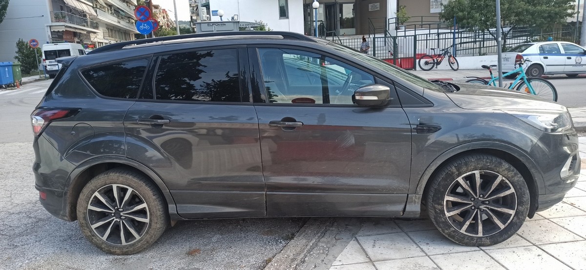 Σέρρες: Χειροπέδες σε διακινητές μεταναστών με πολυτελές τζιπ