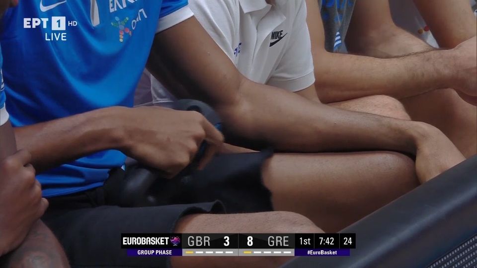 Μ. Βρετανία – Ελλάδα: Το μασάζ του Γιάννη στον πάγκο της Εθνικής (ΒΙΝΤΕΟ)