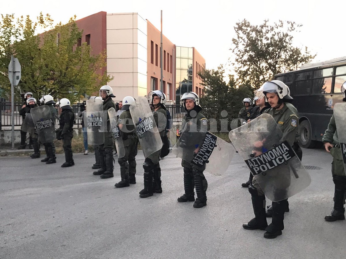 Θεσσαλονίκη: Χημικά έξω από το εργοστάσιο της Μαλαματίνα (ΦΩΤΟ-VIDEO)