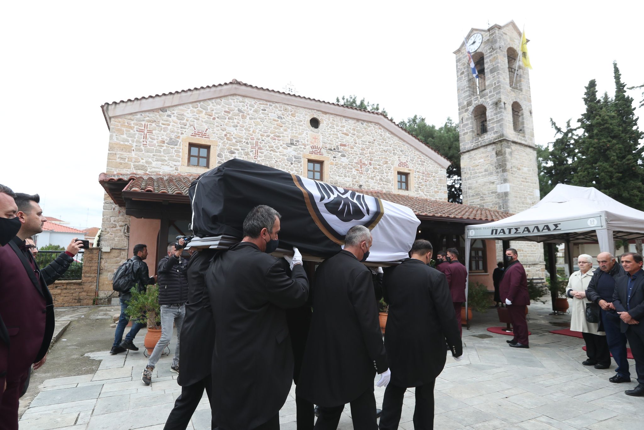 Ήταν όλοι εκεί για το ύστατο χαίρε στον «Καίσαρα» (ΦΩΤΟ)