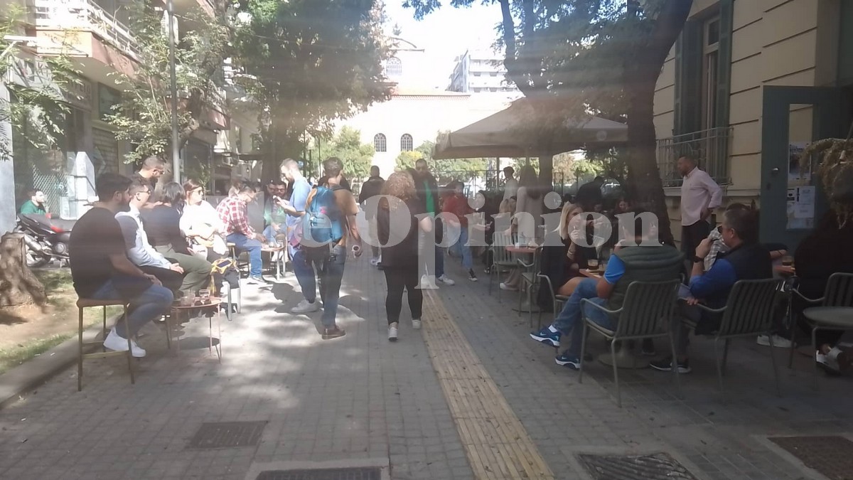Σε καφέ και ταβέρνες γιορτάζουν οι Θεσσαλονικείς (ΦΩΤΟ-VIDEO)