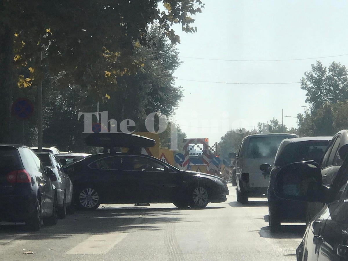 Θεσσαλονίκη: «Της υπομονής» στην παραλιακή – Στήνονται οι εξέδρες για την παρέλαση (ΦΩΤΟ+VIDEO)