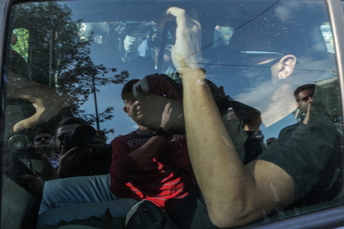 Βιασμός 12χρονης: Στον ανακριτή οι δύο συλληφθέντες – Χωρίς δικηγόρο ο 53χρονος (Video)