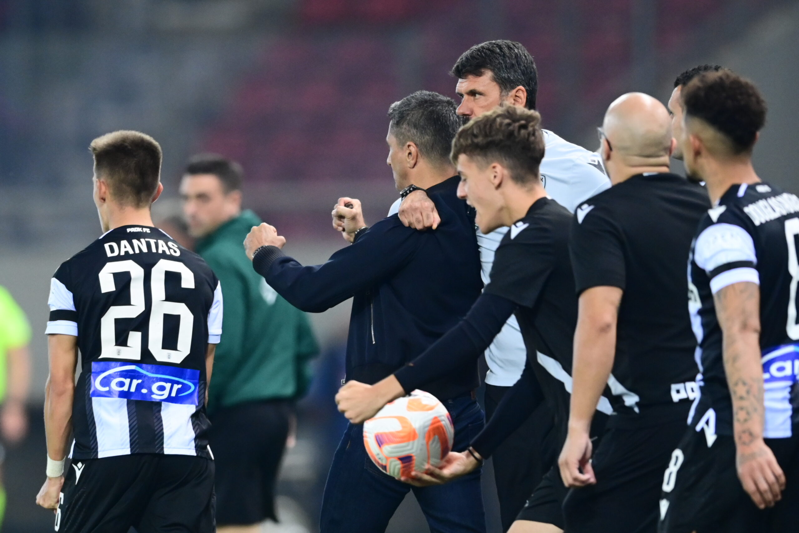 Αποχώρησε από τη συνέντευξη Τύπου ο Ραζβάν Λουτσέσκου