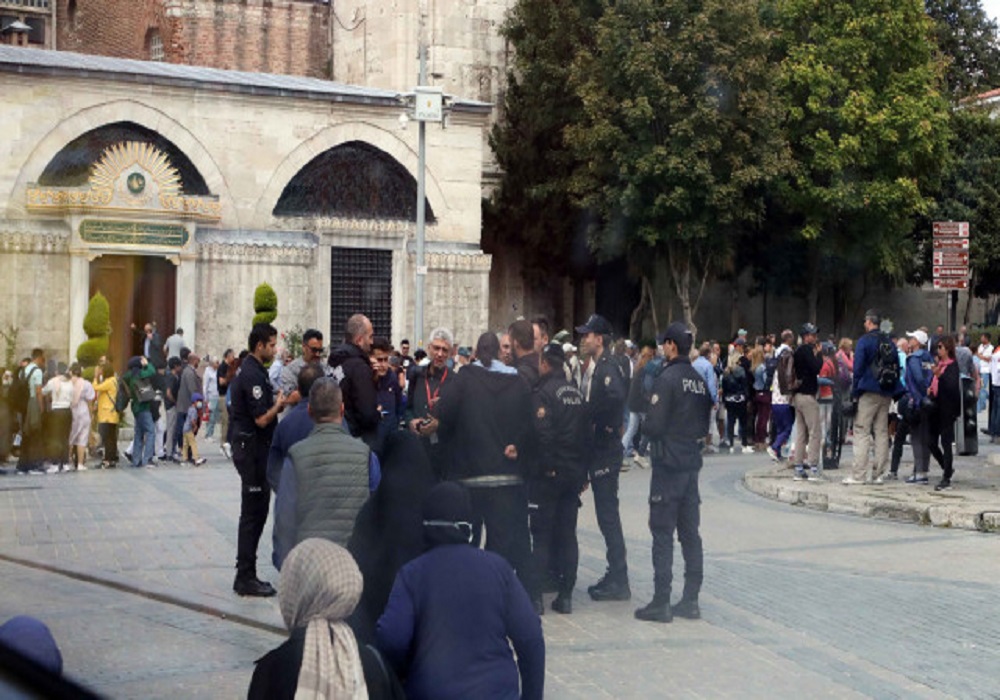 Προκλήσεις Τούρκων: Δεν άφηναν οπαδούς της ΑΕΚ να μπουν στην Αγιά Σοφιά!