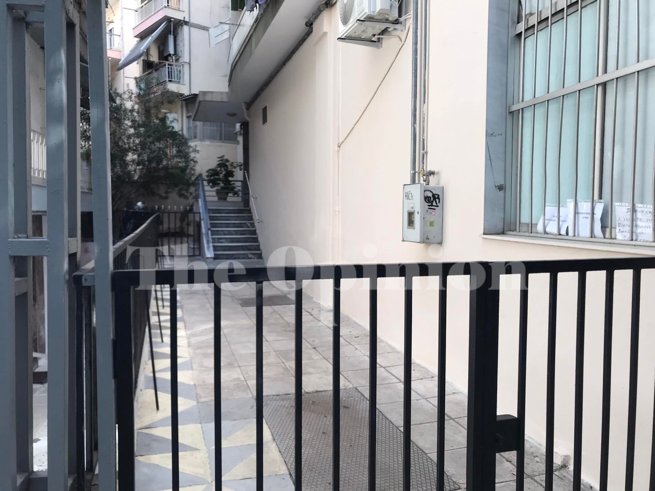 Θεσσαλονίκη: Νεαρός πήδηξε στο κενό από τον 5ο όροφο (ΦΩΤΟ)