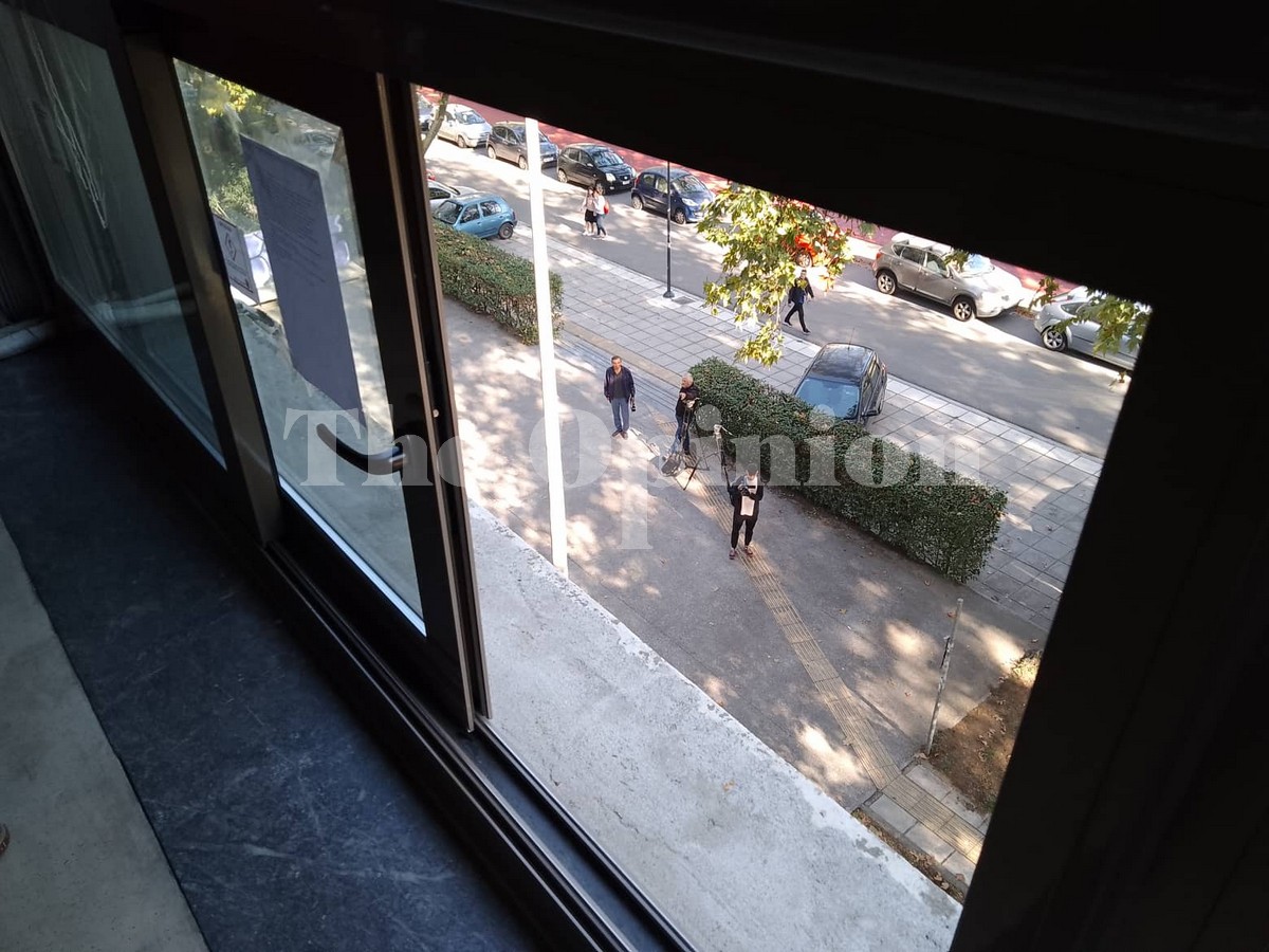 «Τον είδα να πέφτει με το κεφάλι στο κενό-Ήταν σοκαριστικό»: Μαρτυρίες για την πτώση φοιτητή στο ΑΠΘ (video)