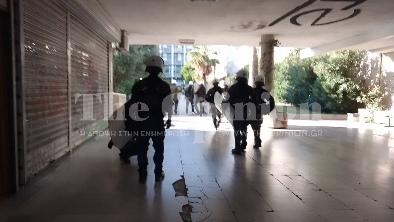 Επεισόδια στο ΑΠΘ: Κυνηγητό, πέτρες και κρότου λάμψης μεταξύ φοιτητών και ΜΑΤ (ΦΩΤΟ+VIDEO)