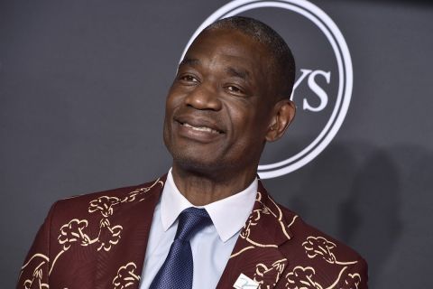 Διαγνώστηκε με όγκο στον εγκέφαλο ο θρυλικός NBAer Ντικέμπε Μουτόμπο